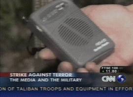 Receptores de rdio enviados aos afegos pelos avies dos EUA (captura de tela em 11/10/2001