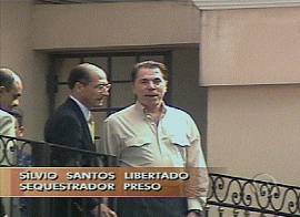 Captura de imagens de televiso ao vivo, em 30/8/2001: Slvio Santos, ao lado do governador, ao ser libertado