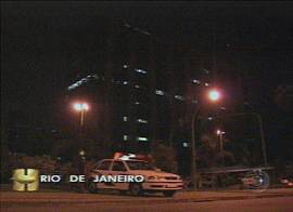 Comandos criminosos metralham at o prdio da Prefeitura do RJ em 24/6/2002 (Captura de tela: Rede Globo de Televiso, 25/6/2002, 13h21)