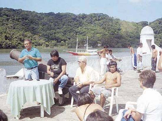 O prefeito Lairton, o coordenador Carlos Terena, o secretrio de Turismo Manfredo Zepf e o cacique guarani Adolfo Vera Mirim