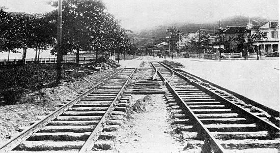 Nos anos 30 do sculo XX, reparos na via junto ao canal 1 (Avenida Pinheiro Machado), na praia do Jos Menino
