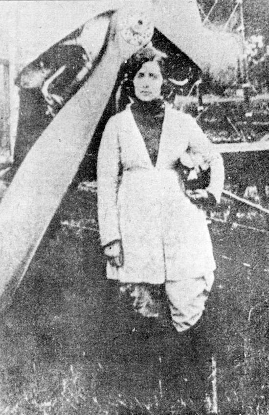 Thereza di Marzo, que também fez a viagem aérea São Paulo-Santos, em 9/1922 (foto: 'Folha da Tarde')