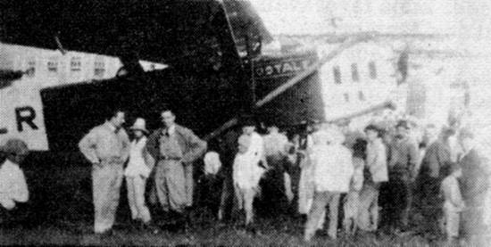 O avião, alvo da curiosidade