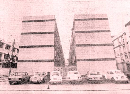 Os autom�veis ocuparam o lugar das �reas verdes, porque os 3 estacionamentos do projeto original ofereciam pouco mais de 100 vagas