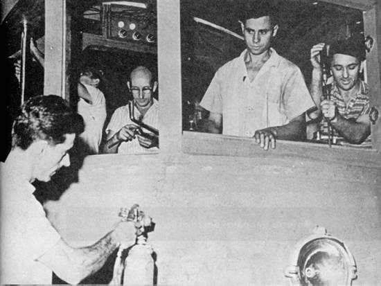 In�cio da transforma��o dos bondes abertos em ve�culos fechados, nas oficinas do SMTC