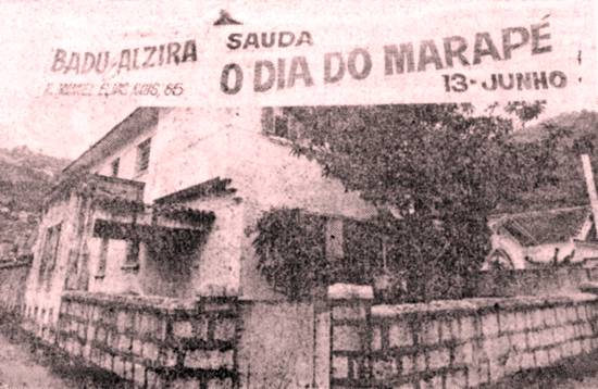 Moradores afixam faixas em frente �s resid�ncias, numa clara demonstra��o de carinho