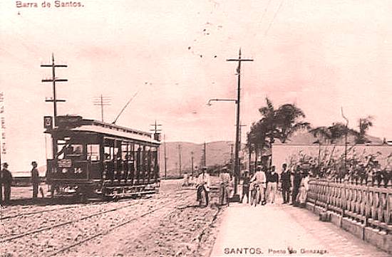 O chamado 'ponto do Gonzaga', numa época em que a avenida não era pavimentada (imagem de cartão postal da época)