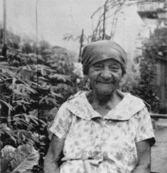 Dona Maria, a mais antiga habitante do Morro de S�o Bento (Foto: 'Almanaque de Santos-1972')