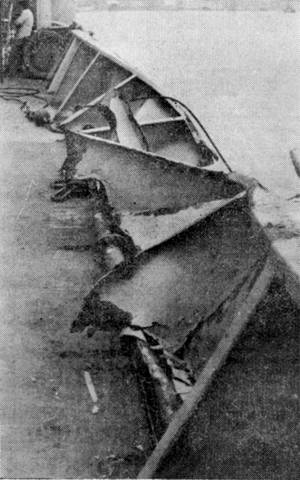 'Containers' arrebentaram a amurada ao ca�rem