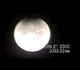 1h03: est� come�ando a chamada mordida, em que a Lua entra na zona de sombra da Terra