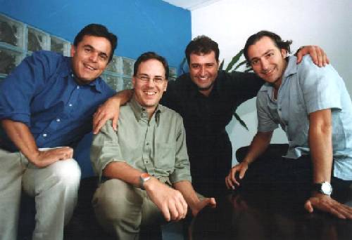 Pierre Schurmann (E), Bob Wollheim, Christopher Keefe e Luis Carlos Mendon�a (D), a equipe do Ideia.com