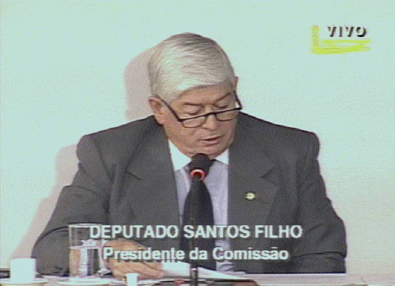 A comiss�o � presisdida pelo deputado Santos Filho - imagem da TV C�mara - 26/4/2000