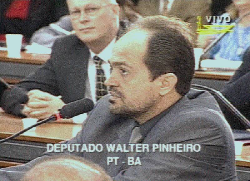 Deputado petista cita a Banda D de Dependncia...- imagem da TV Cmara - 26/4/2000