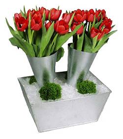 Arranjo com tulipas vermelhas
