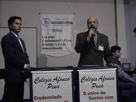 O palestrante Enilson foi apresentado pelo diretor do Afonso Pena, Cl�udio de Carvalho