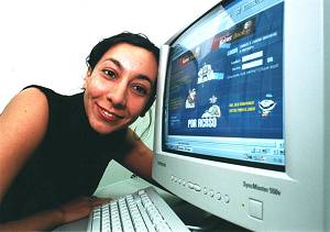 Ana Ara�jo � a diretora de produto do Por Acaso