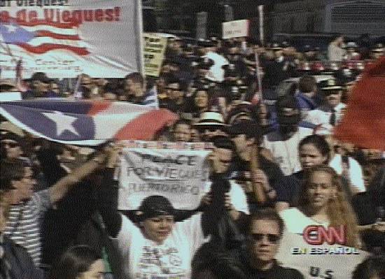 Sinal dos tempos: passeatas agora t�m p�gina na Internet (captura de tela de transmiss�o da TV CNN - 22/10/2000)