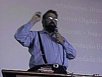 'Em minha m�o, um disco r�gido com a capacidade de 1 GB'...