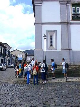 O grupo, defronte � Matriz