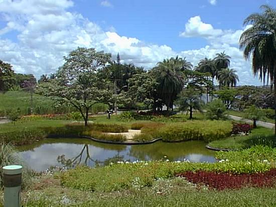 Jardim em frente ao Museu de Arte