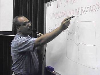 Paulo Mau�, explicando os dom�nios na Internet