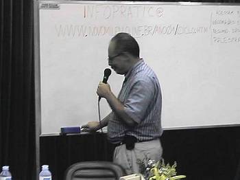 Paulo Mau�, explicando os dom�nios na Internet
