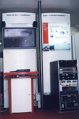 Demonstra��o de v�deo sobre ADSL, no estande da Lucent