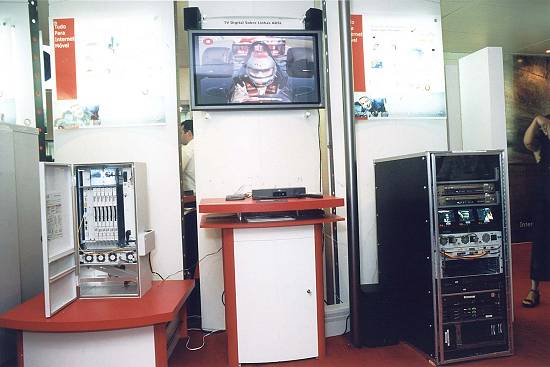 Estande da Lucent na Telexpo, com a demonstra��o do sistema