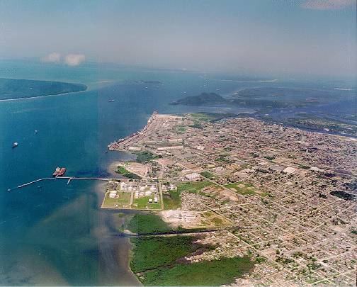 Vista area do porto de Paranagu