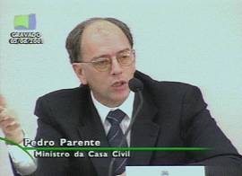 Pedro Parente, na audi�ncia de 5/6/2001. Imagem: TV Senado