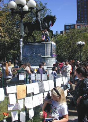 A busca pelos desaparecidos, at� pela Internet: imagem enviada de New York por Allen Morrison em 15/9/2001