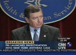Secretrio de Justia dos EUA, John Ashcroft, diz em 12/10/2001 que FBI investigar os casos de antraz (imagem: captura de tela: TV CNN/EUA)