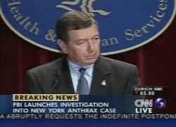 Secret�rio de Justi�a dos EUA, John Ashcroft, diz em 12/10/2001 que FBI investigar� os casos de antraz (imagem: captura de tela: TV CNN/EUA)