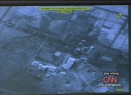 Emissora de rdio afeg, momentos antes de ser destruda por bombas dos EUA (captura de tela - 11/10/2001)