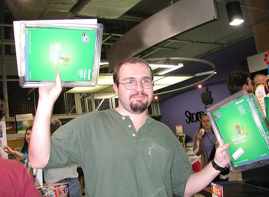 Movimenta��o da loja PlugUse paulistana, no lan�amento do Windows XP
