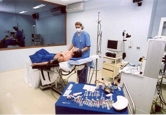 Cirurgia com simulao robtica, no hospital Srio Libans