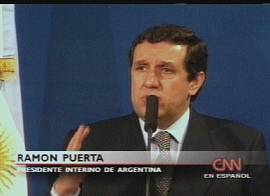 Puerta adentra puerta adentro...  (Captura de imagem: TV CNN-espanhol/EUA em 21/12/2001)