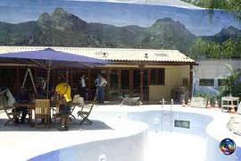 C�meras filmam at� debaixo d'�gua, na piscina (imagem: site Globo.com)
