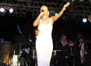 Espet�culo da cantora Sara Jane, em 30/1 (foto: Miriam Gomes/portal Terra)