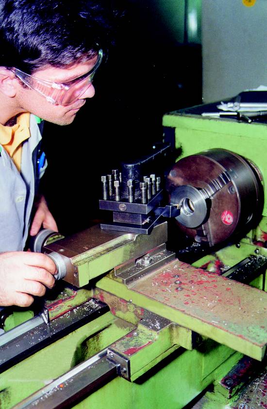 Torno é uma das ferramentas da Iscar usadas pelos alunos da Fatec