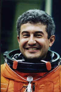 O major Marcos C�sar Pontes � o primeiro astronauta brasileiro