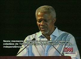 Secretrio-geral das Naes Unidas, Kofi Annan, fala no ato em Dili (Imagem: TV CNN em espanhol, 19/5/2002)