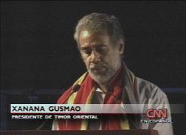 Discurso de Xanana Gusmo pede a reconciliao com a Indonsia (Imagem: TV CNN em espanhol, 19/5/2002)
