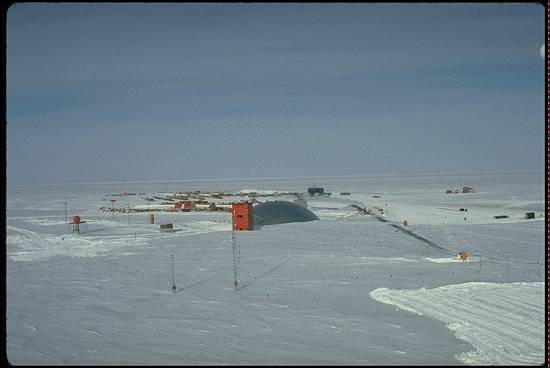 Vista a�rea da esta��o de pesquisas na Ant�rtida