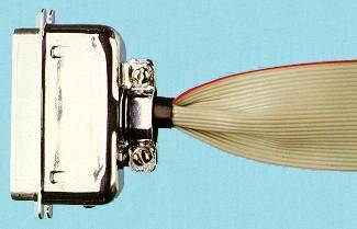 Cabo paralelo Centronics, geralmente usado na liga��o com impressoras