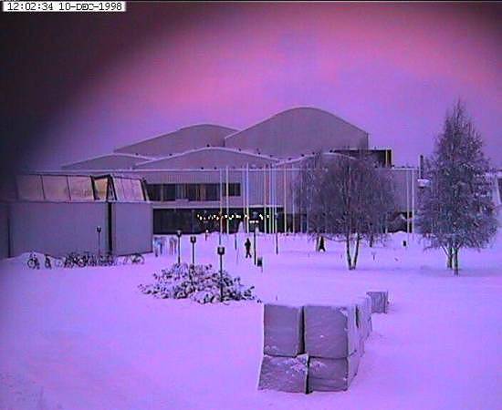 Paisagem na terra de Papai Noel, ao meio-dia local: crep�sculo