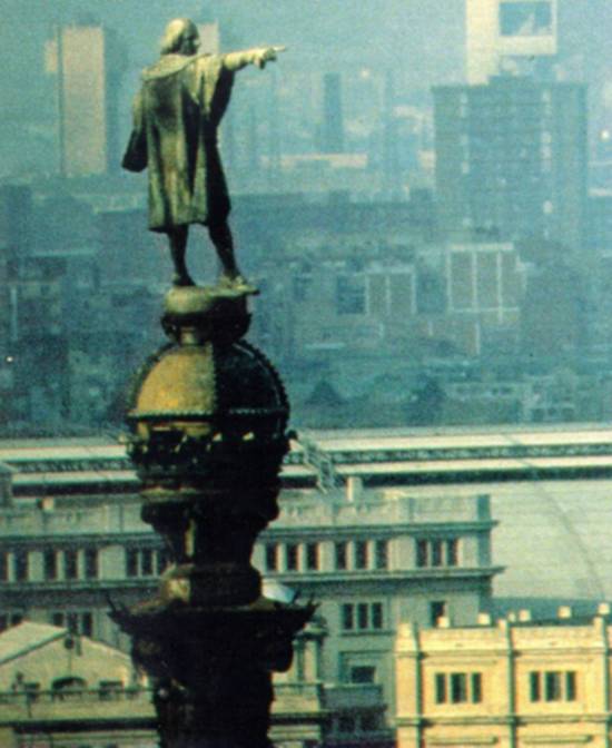 Monumento em Barcelona, junto ao Palacio Nacional de Montjuic (foto: revista 'Hola!' especial, Madrid, 1992)