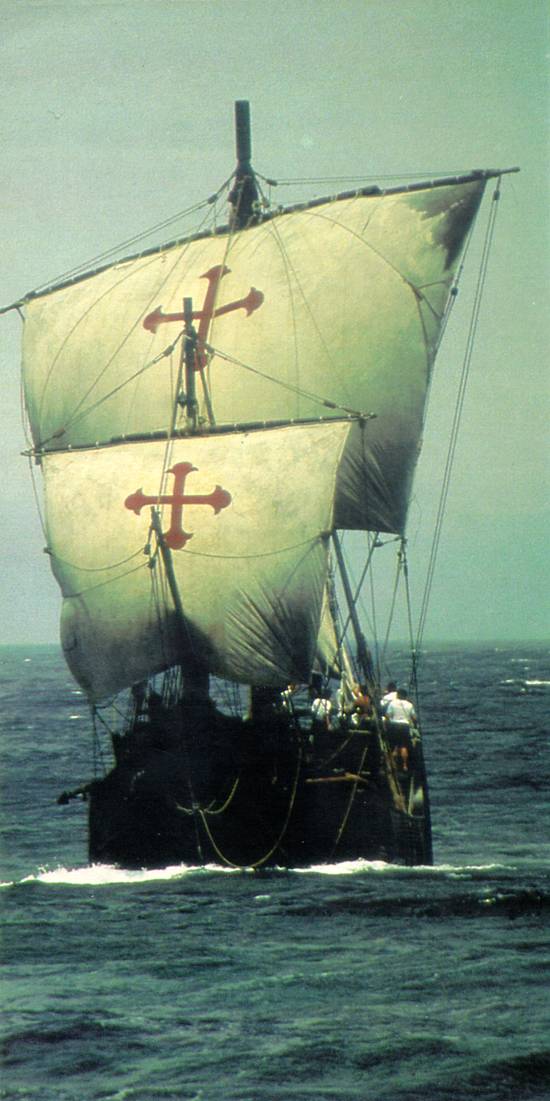 R�plica da 'Nina', em navega��o (foto: revista 'Hola!' especial, Madrid, 1992)