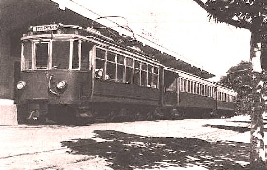 A esta��o e o bonde, possivelmente na d�cada de 1940 (Foto: Carl Heinz Hahmann)