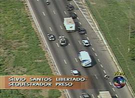 Captura de imagens de televis�o ao vivo, em 30/8/2001: seq�estrador � retirado da casa, detido